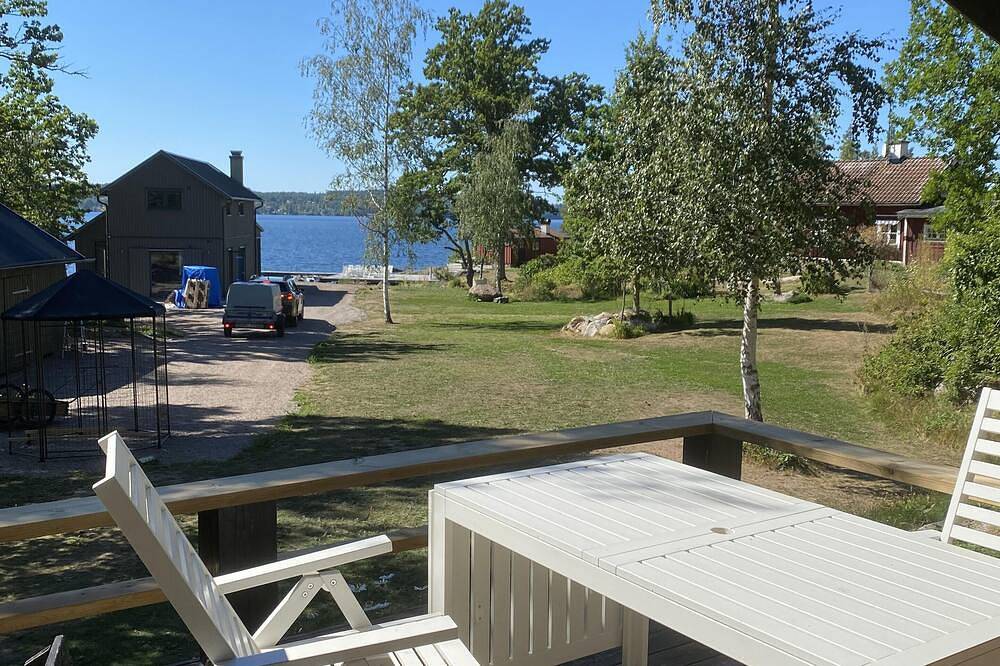 Cottage by Lake Sommen in Boxholm kommun, Sommen