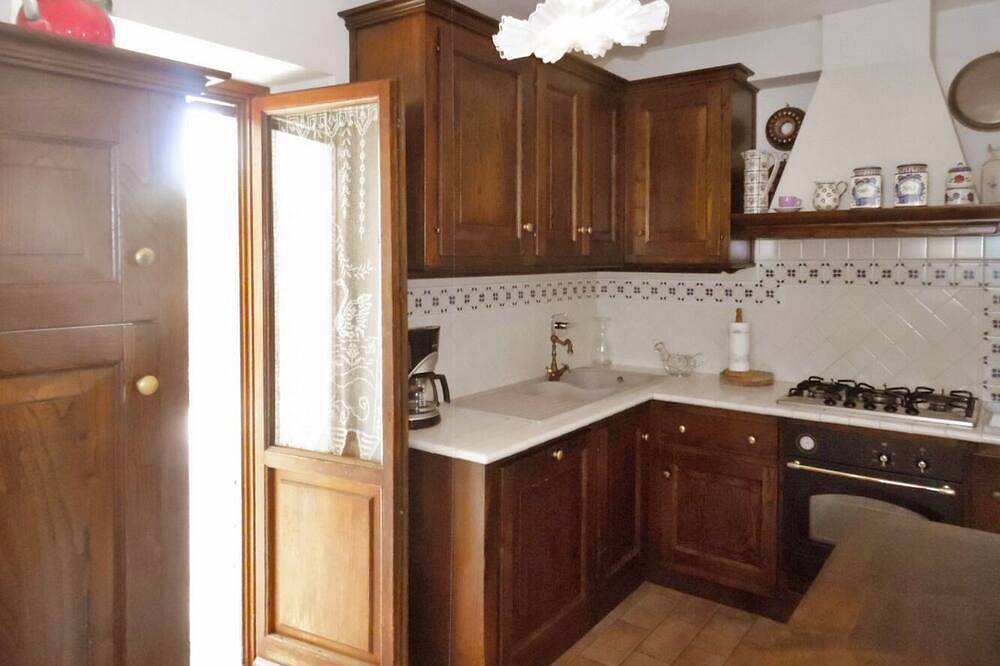 Rustikales Bauernhaus, privater Pool 5 Schlafzimmer, zu Fuß zum Restaurant, Blick auf die Berge! in Castelnuovo di Garfagnana, Garfagnana