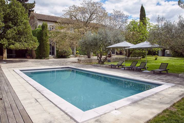 Location de vacances pour 12 personnes, avec terrasse et jardin à Villevieille