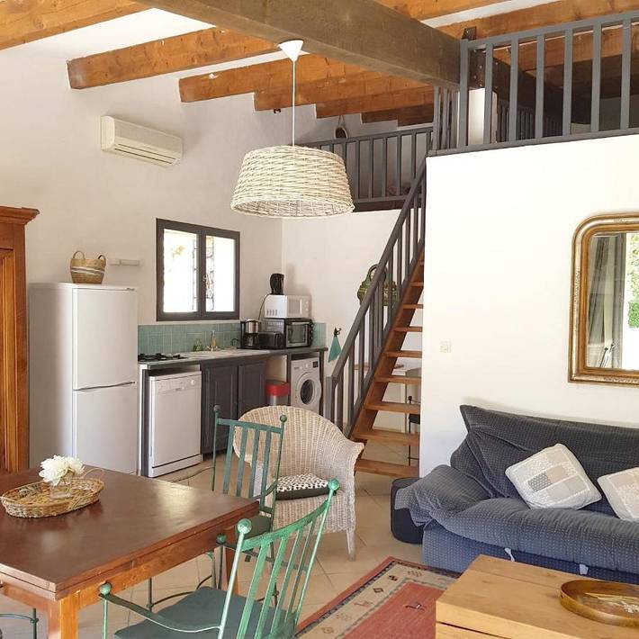 Location de vacances pour 12 personnes, avec piscine ainsi que terrasse et jardin à Saint-Julien-de-la-Nef - 2