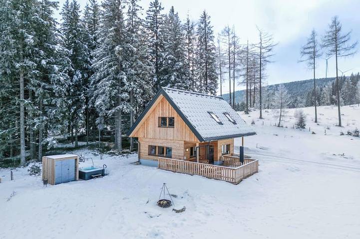 Ferienhaus für 8 Personen, mit Garten und Whirlpool sowie Balkon und Sauna, mit Haustier in Weststeiermark