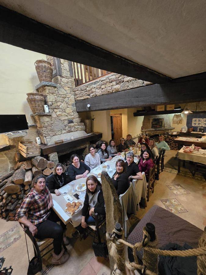 Chalet para 30 personas, con Balcón y Jacuzzi además de Terraza y Jardín en Comarca de Vitigudino