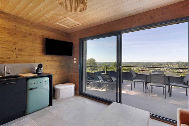 Lodge Spa Eden mit Blick auf die Höhen von Sarlat, Wi-Fi und Klimaanlage in Sarlat-la-Canéda, Périgord Noir
