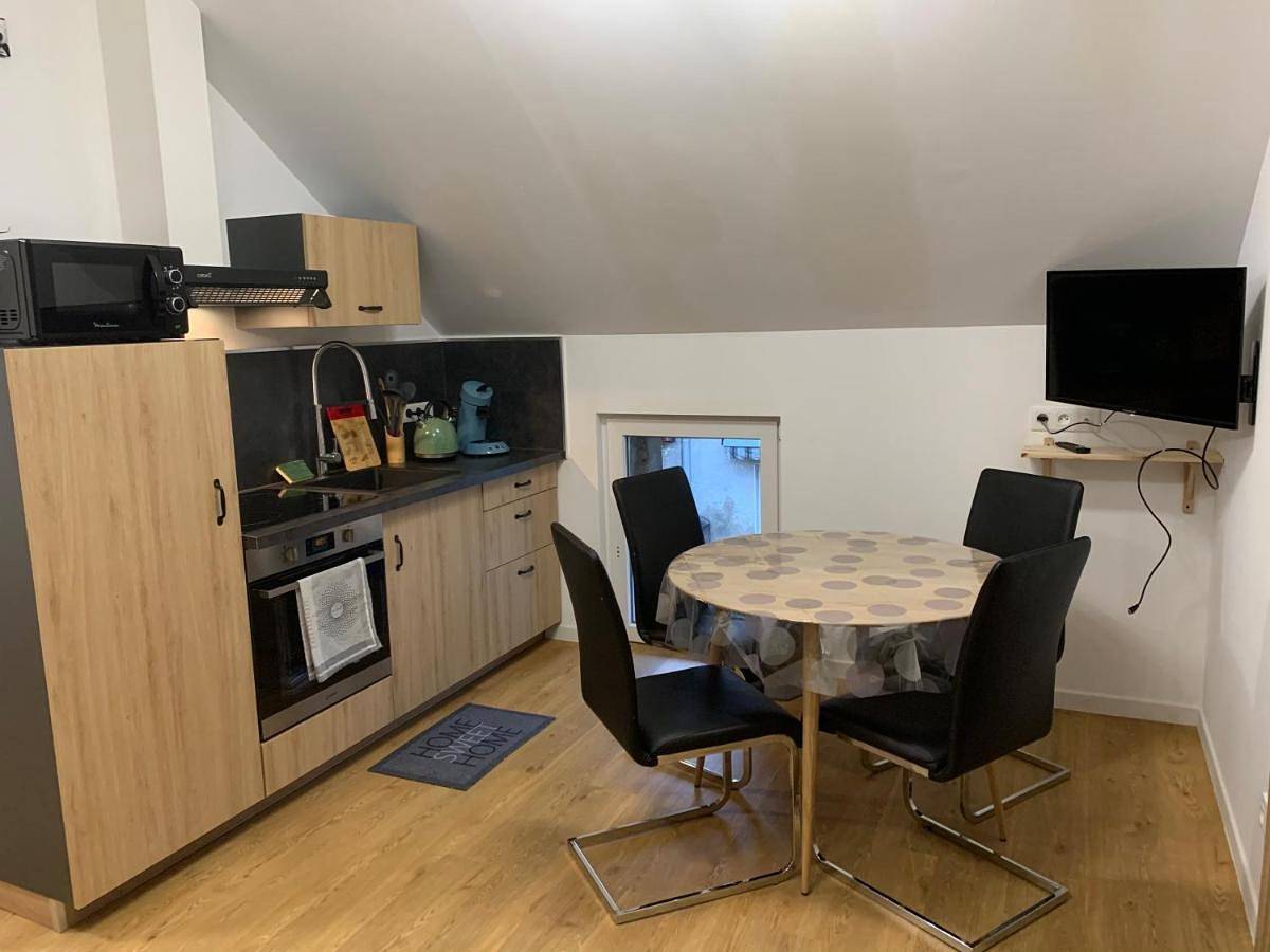 Appartement entier, Nuit des étoiles gîte avec piscine et Spa communs in Sarreguemines