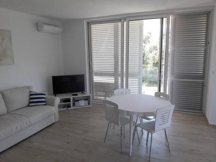 Ferienwohnung für 4 Personen, mit Terrasse und Garten sowie Ausblick auf Silba