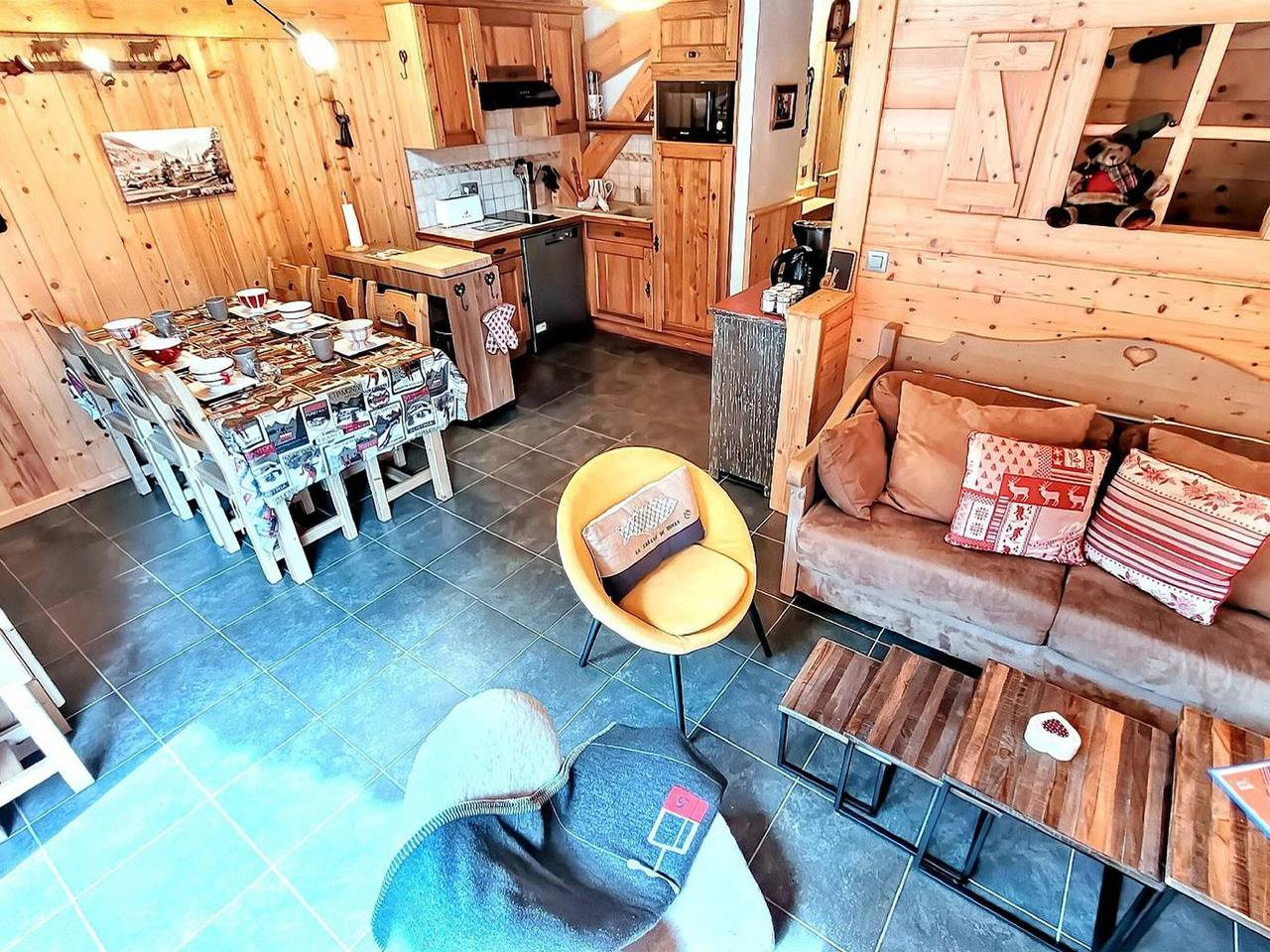 Entire apartment, Cozy chalet in Les Gets center, 4-5 ppl, balcony, garage in Les Gets, Les Portes du Soleil