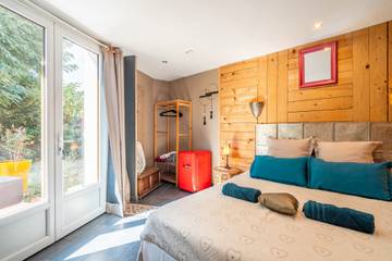 Chambre d’hôte pour 2 personnes, avec jardin ainsi que jacuzzi et bassin pour enfant, adapté aux familles dans l' Aude