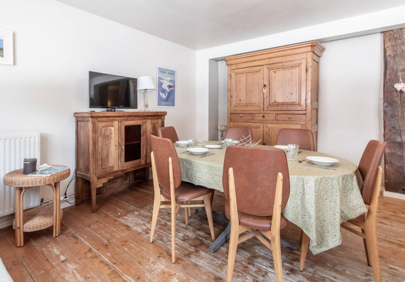 Ganze Wohnung, Ferienwohnung 'L'Ancolie' mit Bergblick, Gemeinschaftsterrasse und Wlan in Saint-Ferréol, Annecy und Umgebung