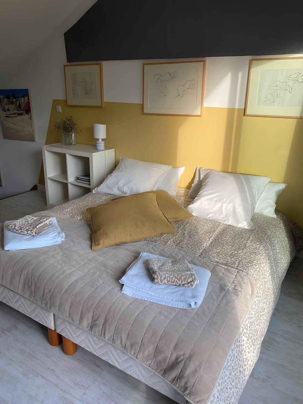 L'Atelier - Type Loft - Porspoder à 100 m des plages - chambre et grande pièce de vie in Porspoder, Région de Brest