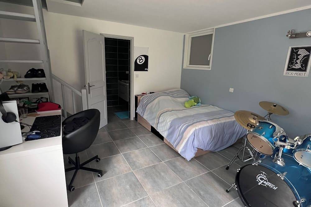 Family home with large pool and garden - Peace and quiet guaranteed in Aubais, Nimes region