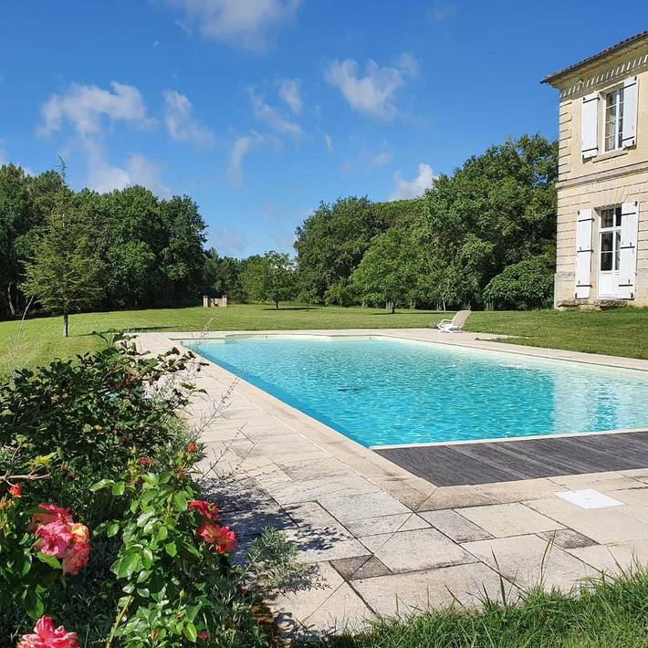 Location de vacances pour 6 personnes, avec terrasse et vue ainsi que jardin et piscine à Gardegan-et-Tourtirac - 3