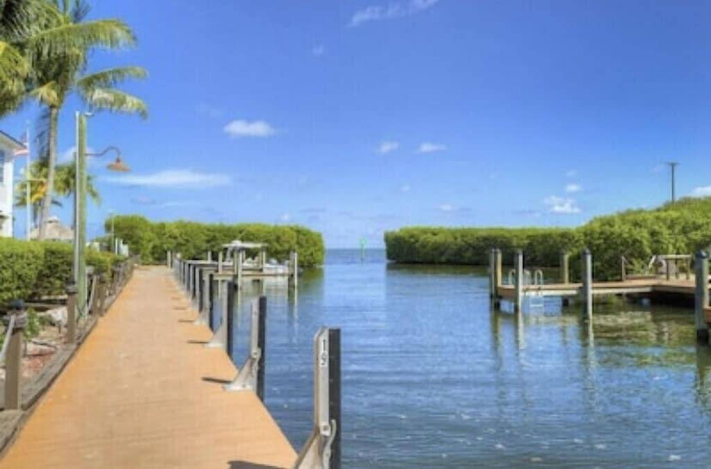 Ganze Wohnung, Chic Coastal Retreat with Pool, Marina, Beach Access & Resort-Style Amenities in Tavernier, Monroe County