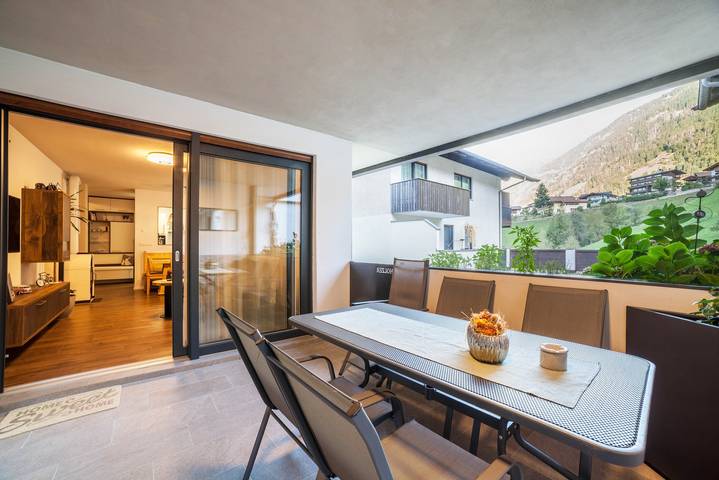 Entire apartment, Apartment 'Holzer's' with Mountain View, Private Terrace and Wi-Fi in San Leonardo in Passiria, Passeiertal