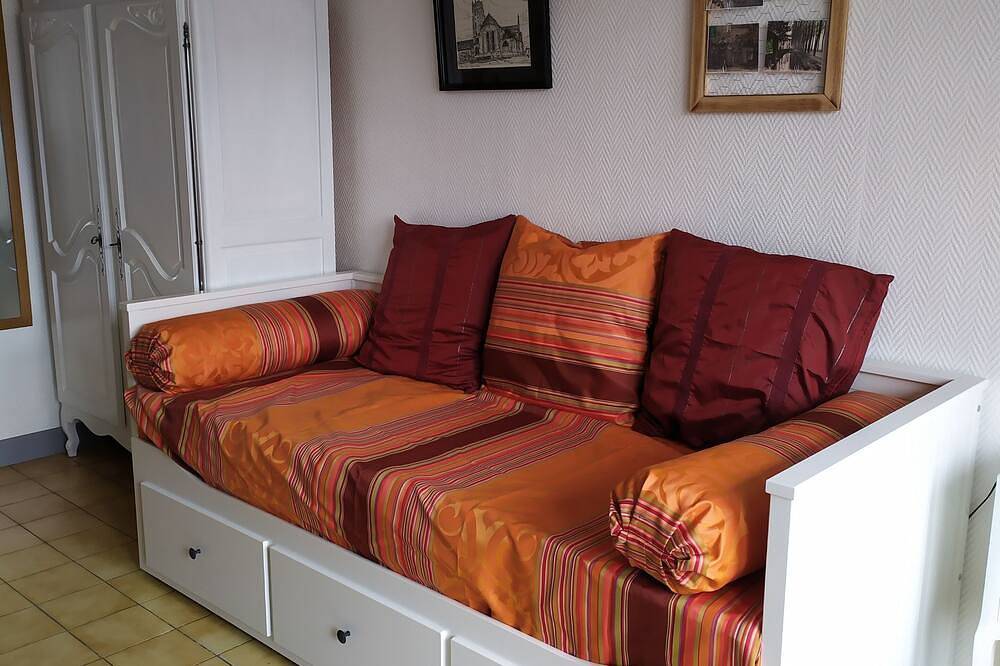 Apartamento entero, Alojamiento cálido y acogedor cerca del centro de la ciudad. in Bourg-en-Bresse, Región de Bourg-en-Bresse