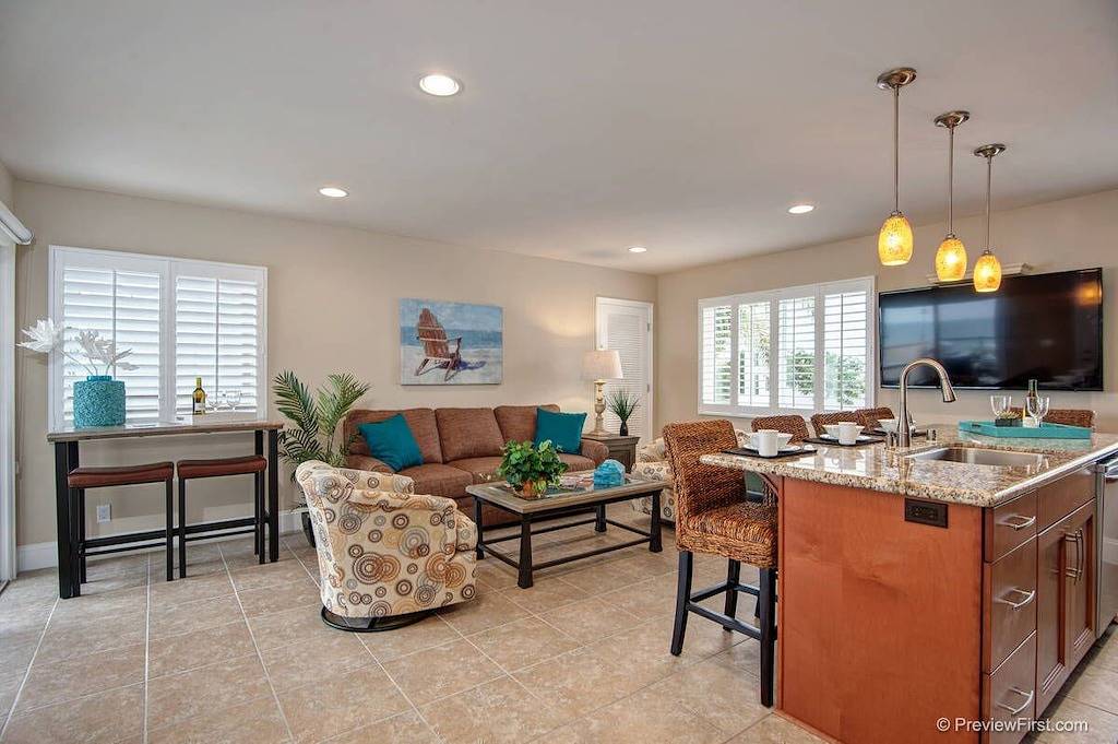 Ganze Wohnung, Herrliche Und Geräumige 2-King-Schlafzimmer Mit Meerblick, Lg Deck Sleeps 6 in Oceanside, San Diego County