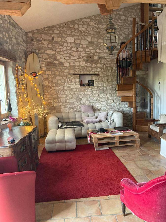 Gîte pour 6 personnes, avec vue et balcon ainsi que jardin et piscine à Saint-Beauzile