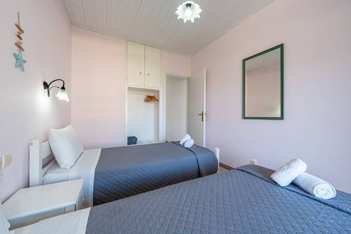 Vakantiewoning voor 2 personen, with tuin and balkon as well as kinderzwembad in Roda