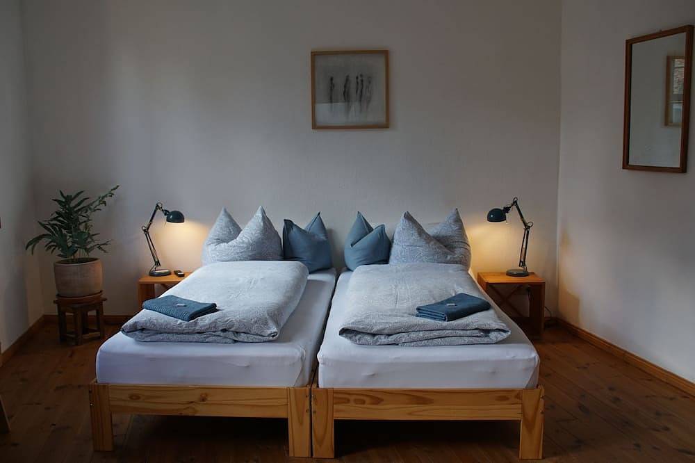 Ganze Wohnung, Studio Schlossblick, eigenes Bad außerhalb des Zimmers, Garten, Sauna in Greiz, Region Greiz