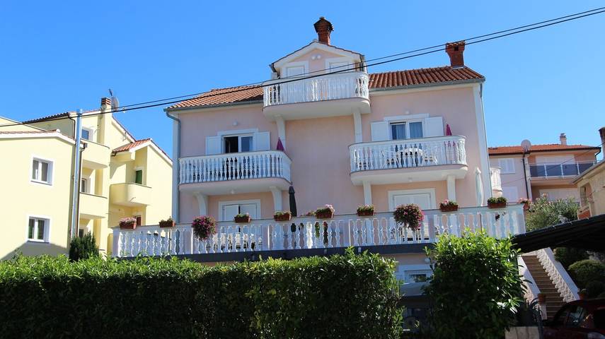 Ganze Wohnung, Ferienwohnung Ana 2 in der Nähe des Zentrums von Malinska in Malinska-Dubašnica, Krk