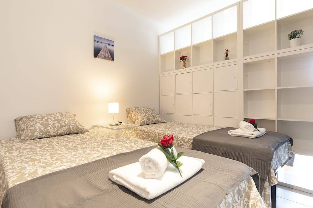 Entire apartment, Cozy studio in 15 mins from the center in Barcelona, Barcelonès