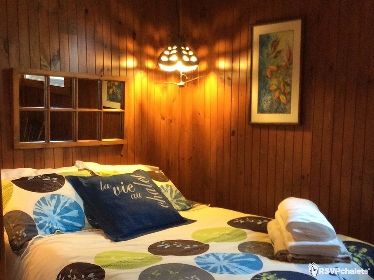 Charming Chalet in Sainte-Thècle with Jacuzzi in Quebec