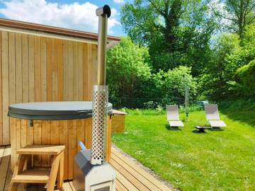 Cottage pour 15 personnes, avec vue sur le lac ainsi que jardin et vue, animaux acceptés à La Houssière