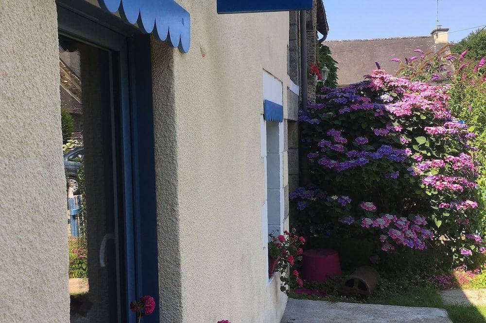 Gîte de \"La porte bleue\"proche Josselin/Brocéliande Labélisé 3 étoiles*** in Guillac, Région de Pontivy