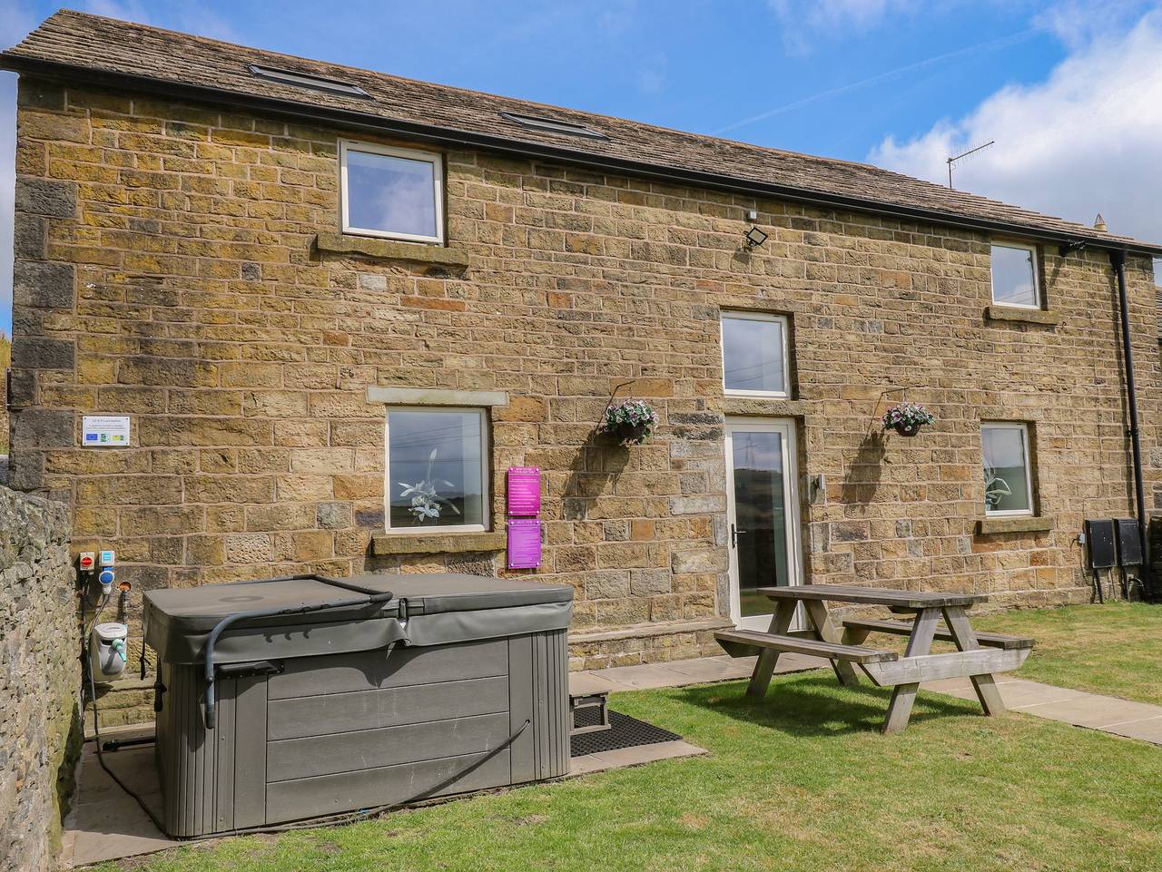 Upper House Barn (Saddleworth) in Saddleworth, Greater Manchester