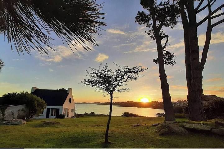 Location de vacances pour 6 personnes, avec jardin et balcon dans Plage Sainte Marguerite (Landéda)
