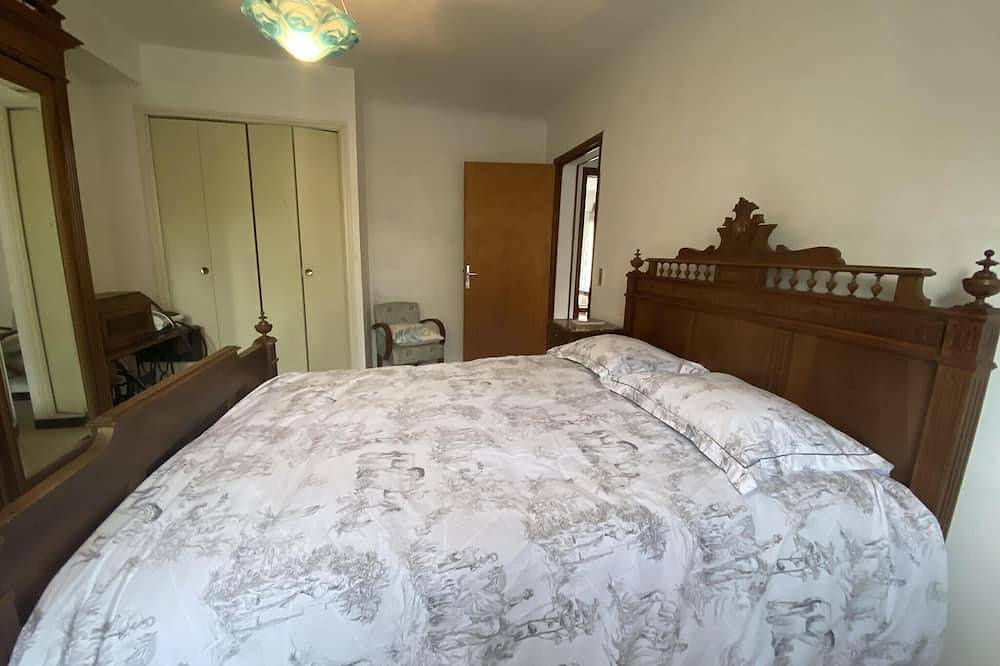 Apartamento entero, 60 m² F3 ground floor apartment in a hillside villa in Vézénobres, Región de Alès