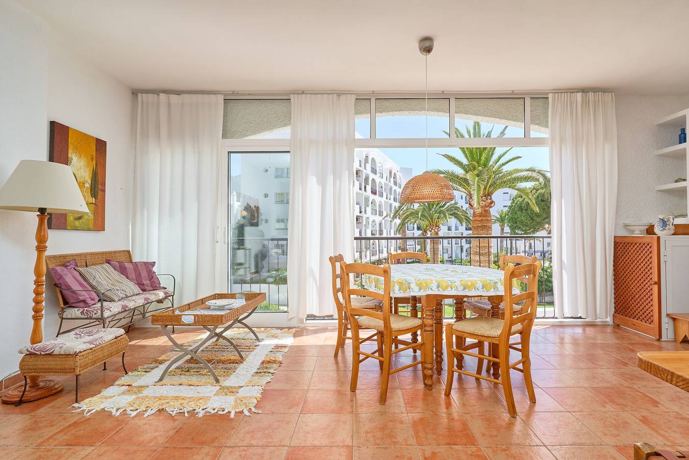 Apartamento entero, Apartamento 'Carabeo 19' con vistas al mar, Wi-Fi y aire acondicionado in Playa Carabeíllo, Nerja