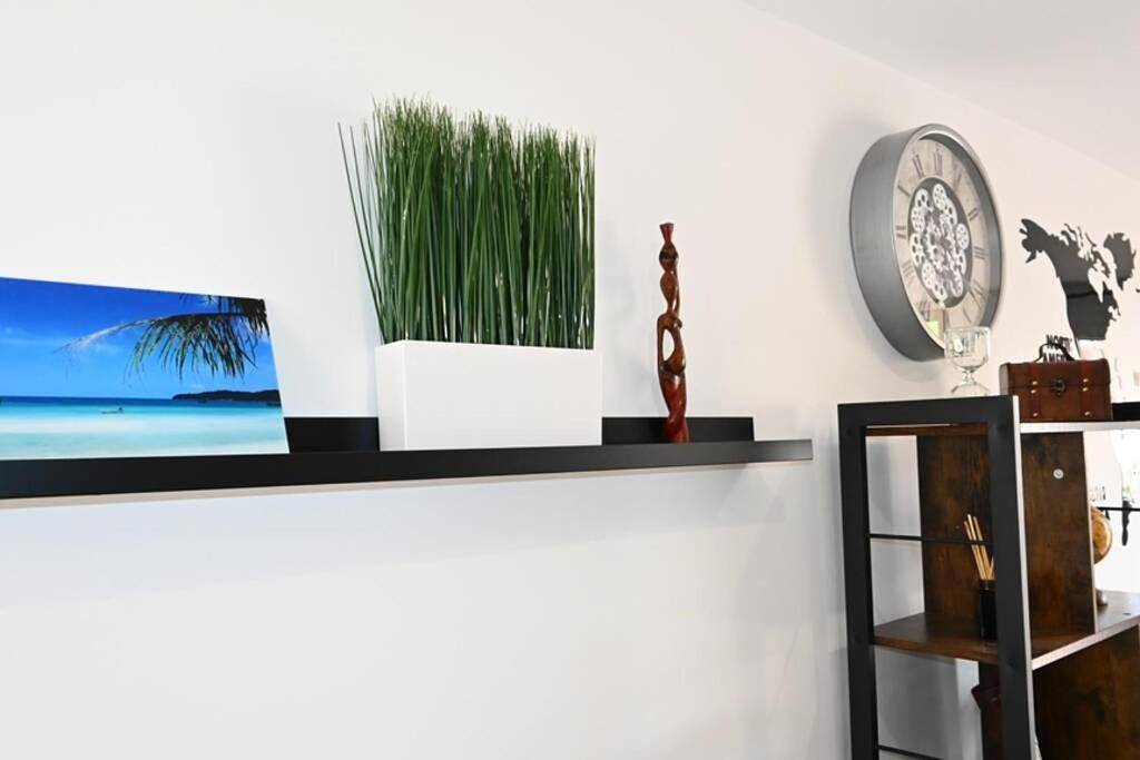 Appartement entier, Two-Bedroom Apartment in Villeneuve-sous-Dammartin, Seine-et-Marne