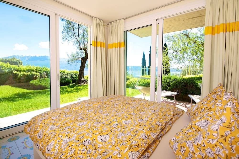 Ganze Wohnung, Residenz Limoni del Rustichel: FeWo N.5 mit Seeblick, Tiefgarage und Pool. in Maclino, Toscolano-Maderno