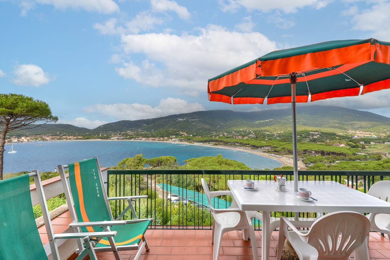Ganze Wohnung, Die Terrasse mit Panoramablick über die Bucht von Marina di Campo in Marina di Campo, Campo nell'Elba