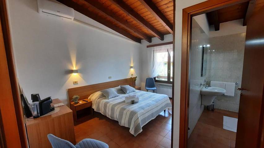 Appartamento per 2 persone, con terrazza e panorama nonché giardino in Puegnago del Garda