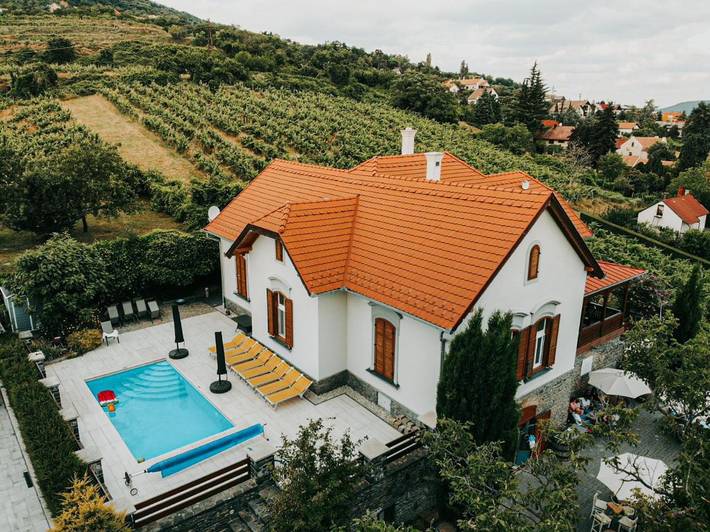 Ferienhaus für 14 Personen, mit Balkon und Terrasse sowie Garten und Pool in Badacsonytomaj