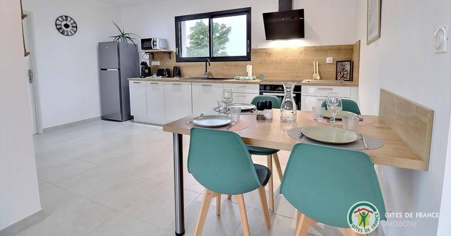 Villa pour 4 personnes, avec terrasse ainsi que piscine et jardin en Ardèche - 3