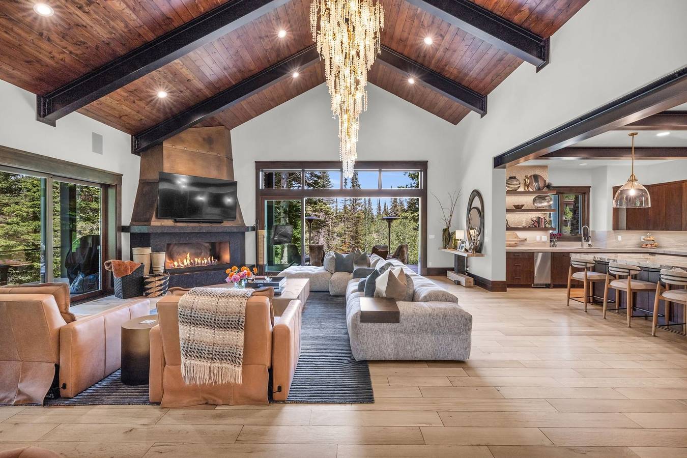 Chic Colony Ski-in/Ski Out Villa. Direct Access to Adventures at Park City Resort, Hot Tub & Gym in Uinta Wasatch Cache National Forest