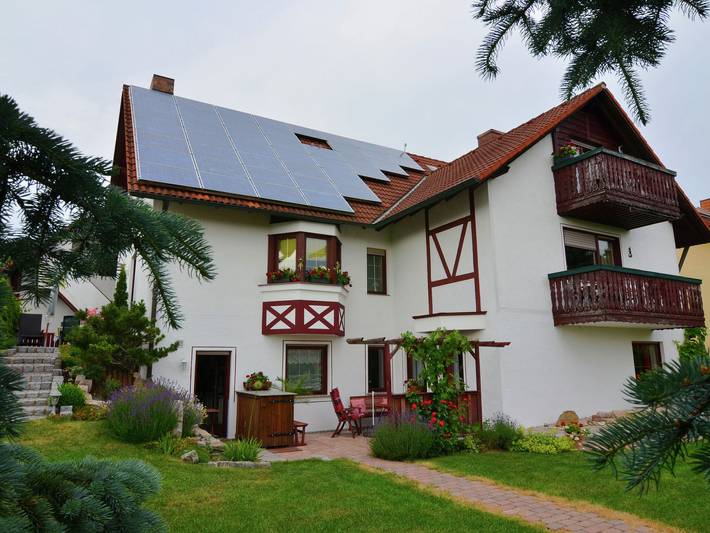 Villa für 2 Personen, mit Balkon und Garten in Bayern