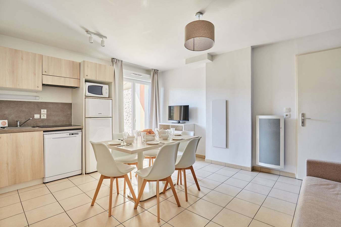 Ganze Wohnung, Ferienwohnung für 6 Personen mit Balkon in Aigues-Mortes, Côte d'Améthyste
