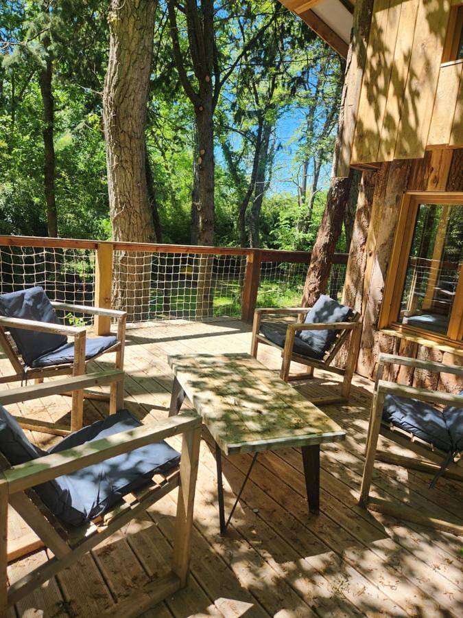 Gîte pour 4 personnes, avec Terrasse ainsi que Piscine et Vue