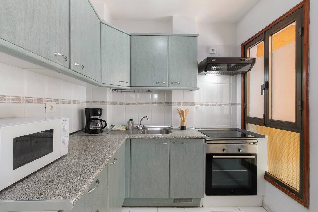 Appartement entier, Vacances 'El Tute' avec terrasse privée, balcon et Wi-Fi in Bajamar, San Cristóbal de La Laguna