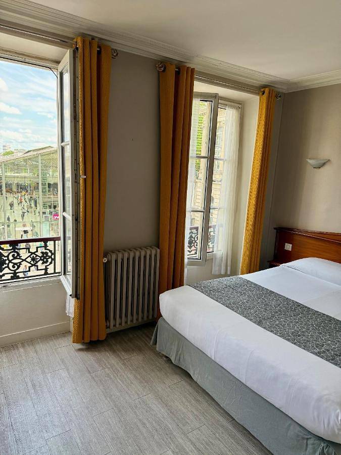 Hôtel pour 3 personnes, avec vue dans Gare Du Nord Paris