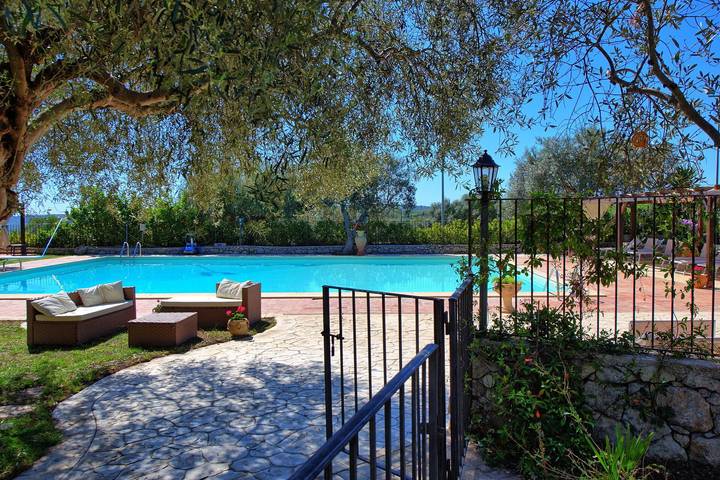 Agriturismo per 14 persone, con piscina, con animali domestici in Siracusa e dintorni