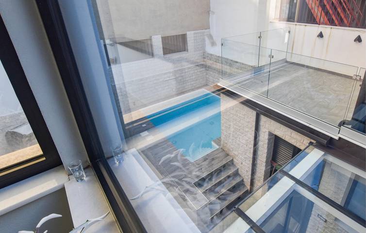 Moderno appartamento con piscina, terrazza e aria condizionata vicino al centro di Catania in Catania, Catania e dintorni