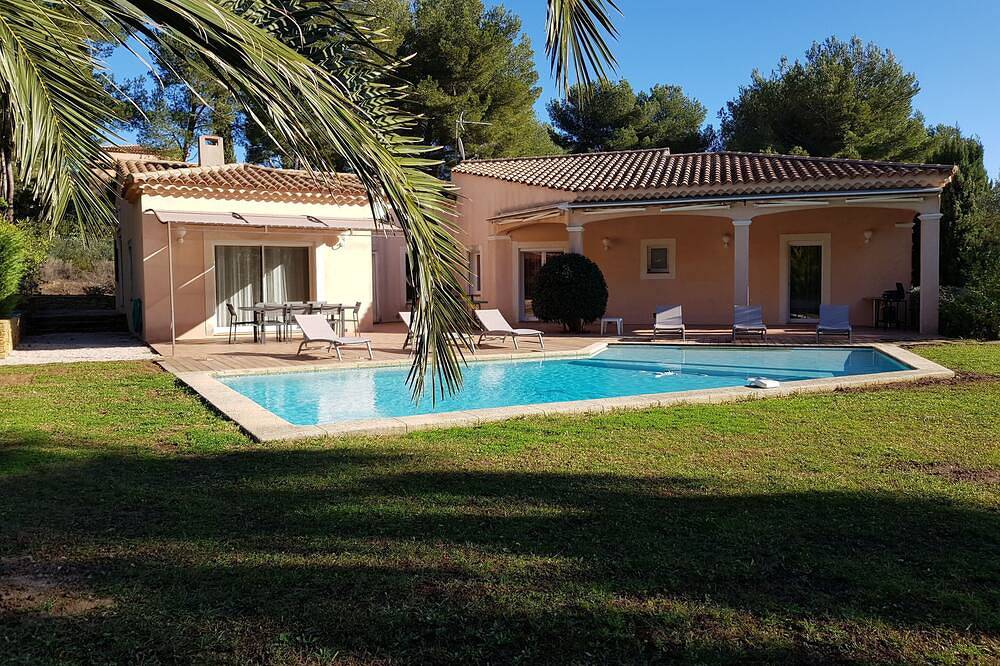 Villa Eléonore, plage à pied, vue mer, piscine in Saint-Cyr-sur-Mer, Côte méditerranéenne (France)