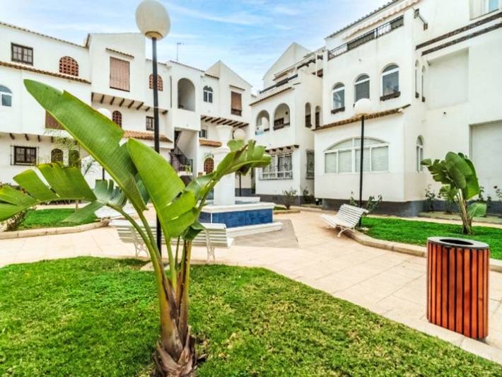 Apartment for 4 people, with garden and balcony in Mar Azul Torrevieja