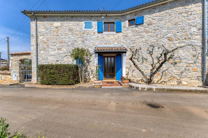 Ferienhaus für 5 Personen, mit Balkon/Terrasse und Garten sowie Pool in Kosinozici - 2