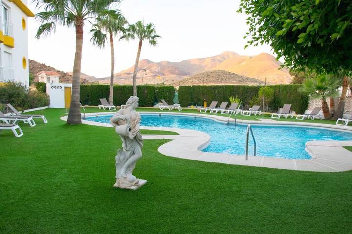 Hotel para 2 personas, con piscina y jardín - 1