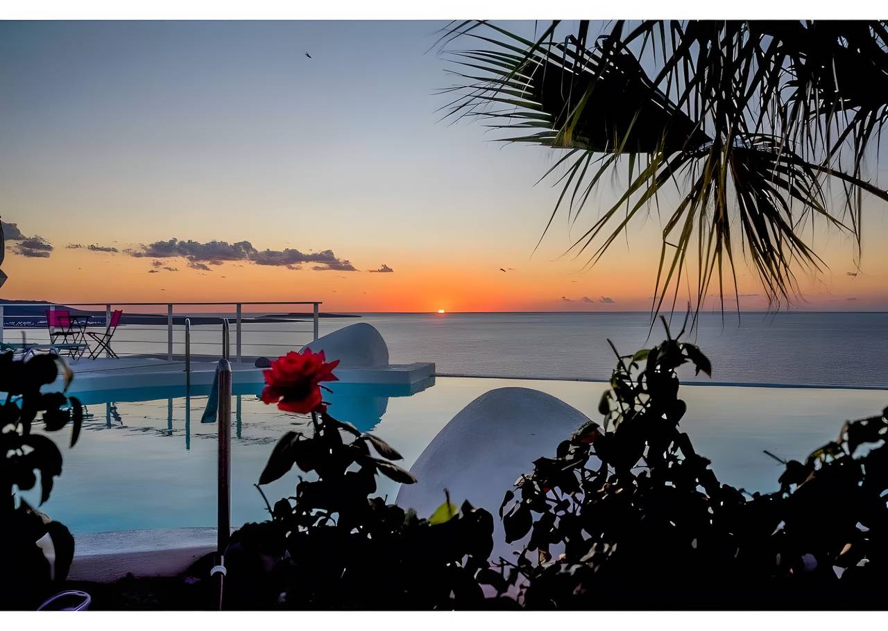 Apartamento 'Kaladi Rock' con vistas al mar, piscina compartida y Wi-Fi in Citera